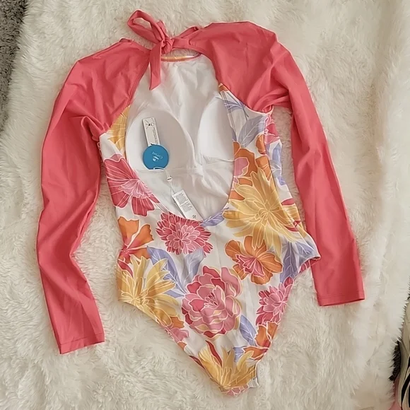 Cupshe NWT Joyful Garden Cutout Back long Sleeve Swimsuit - Picture 3 of 6